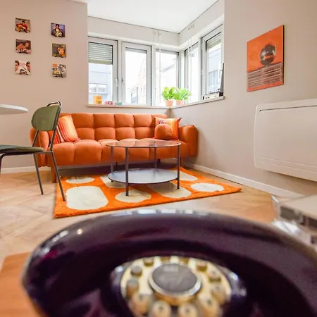 La Retro-capsule - 2 & Parking רואן